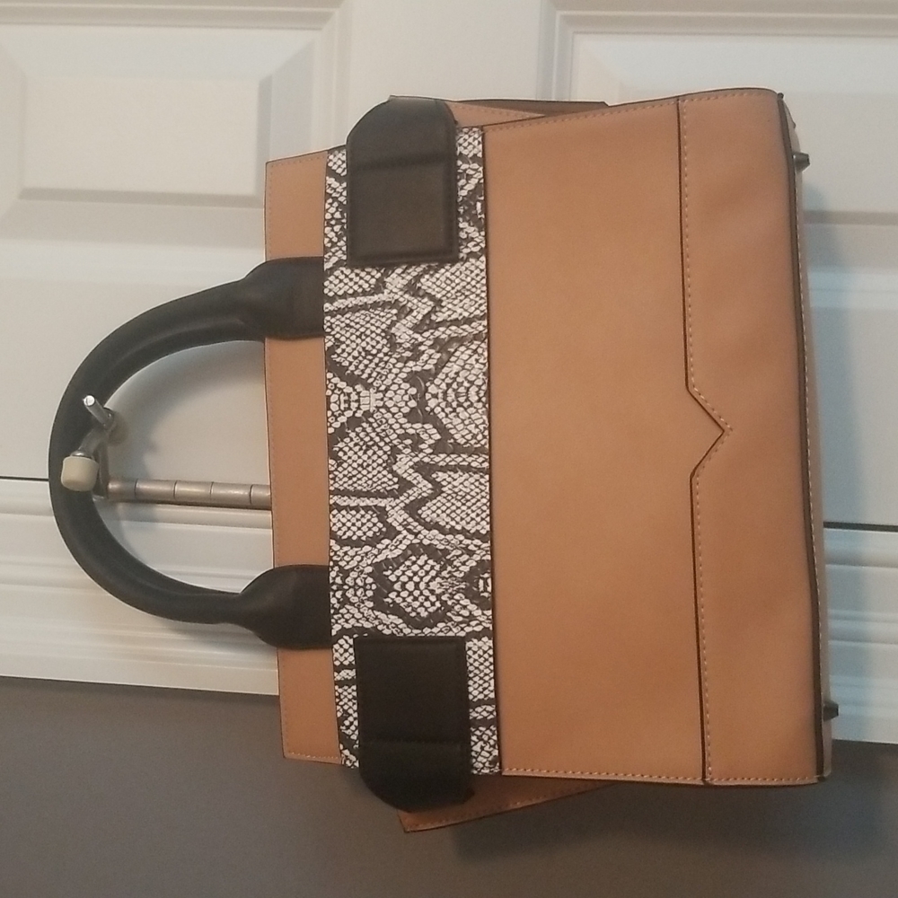 EUC Republic of Aces Black and Tan Hand Bag